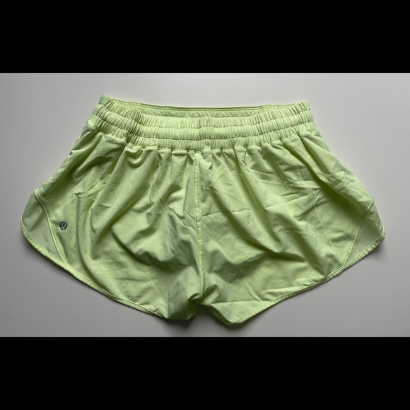 Lululemon Hotty Hot Short II *2.5" - Picture 2 of 5